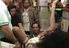 آب فیلم پورن دوبله شده نبات شیرین و پاملا D در بالش با صحنه لزبین مبارزه می کنند