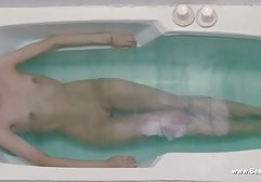 توش قفل می شود عمه اش توسط بروس ونچر دانلود فیلم سینمایی سکسی با دوبله فارسی کار کرد