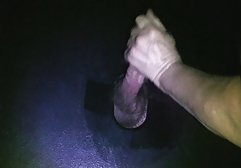 كاتسومي يك جهنم نوزاد است كه به دنبال رابطه پورن دوبله شده جنسي است
